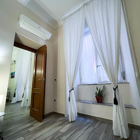 TRAVERSA TOLEDO, Intero Appartamento al Plebiscito-3